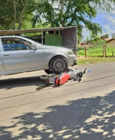 Motociclista sofre acidente e é lançado ao chão após colisão em avenida de Piripiri