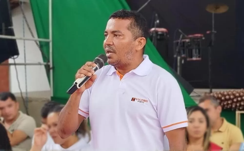 Justiça obriga prefeito do PT a repintar prédios públicos de Porto (PI) após uso político da cor vermelha