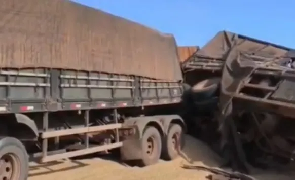 Duas pessoas morrem após colisão entre carretas na BR-230, no sul do MA