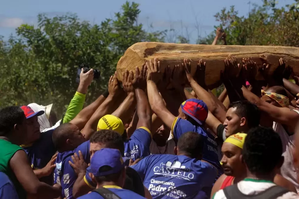 Tradição e Fé: A origem do Pau da Bandeira na festa de Santo Antônio de Barbalha