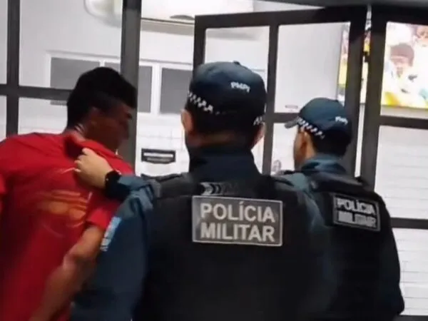 Homem é preso após causar tumulto e invadir unidade de saúde em Ilha Grande