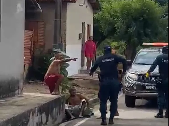 Ação policial para conter homem armado com ferramenta cortante gera tensão e desespero de familiares