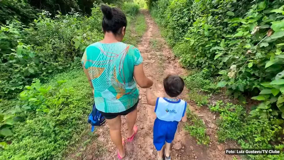 Criança autista é esquecida dentro de ônibus escolar pela segunda vez em Buriti dos Lopes