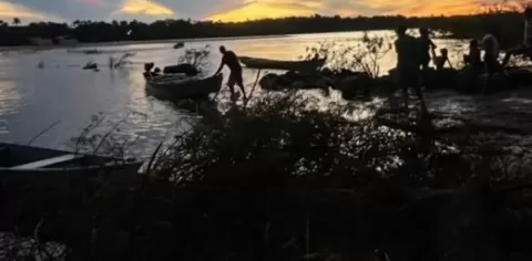 Criança morre e quatro pessoas da mesma família desaparecem após barco virar no rio Tocantins, no MA