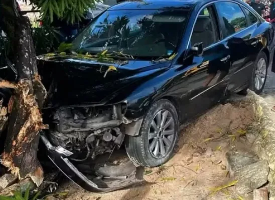 Mulher morre após carro desgovernado atingir parada de ônibus na Raposa