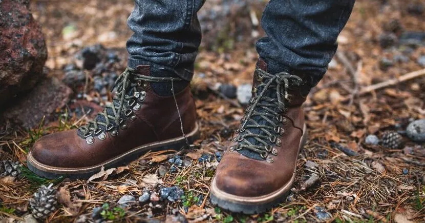 Morador do RN esconde R$ 15 mil em bota e perde após esposa jogar calçado no lixo