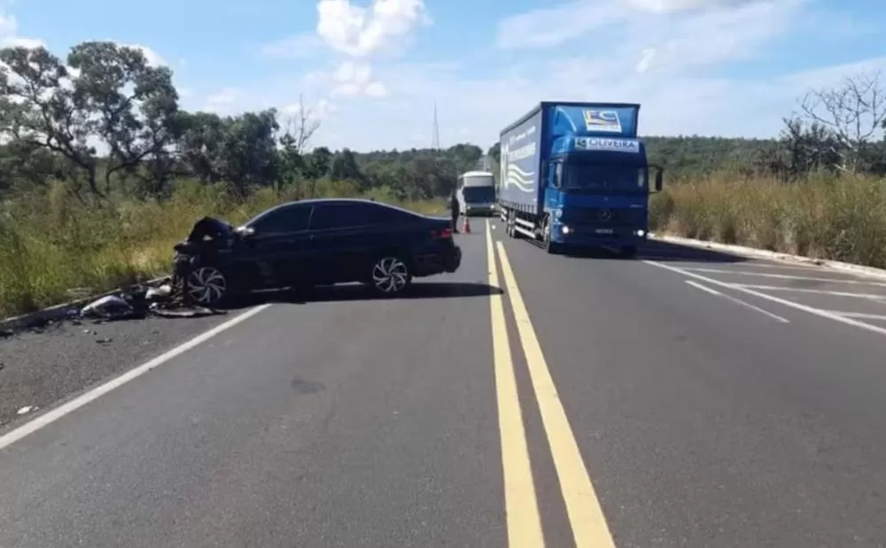 Colisão frontal na BR-316 deixa três pessoas gravemente feridas em Caxias