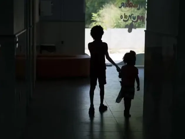 INSS começa a analisar pedidos de pensão a órfãos de feminicídio; veja as regras e como pedir