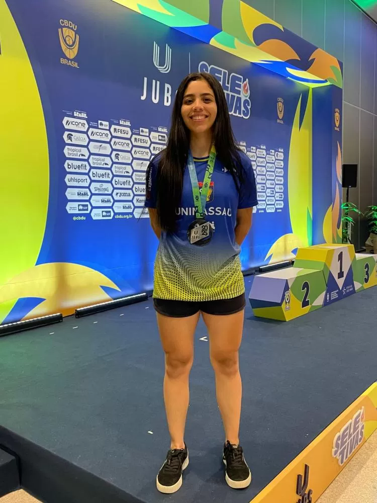 Acadêmica da UNINASSAU é vice-campeã nos JUBs 2025 