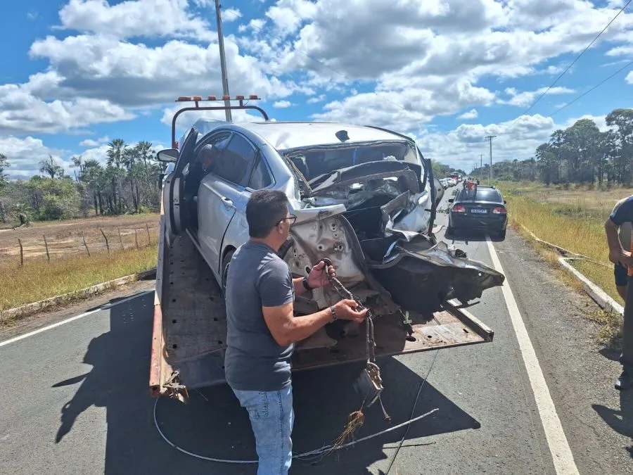 Motorista perde controle após atingir vaca e veículo tomba na PI-113, em Cabeceiras do Piauí