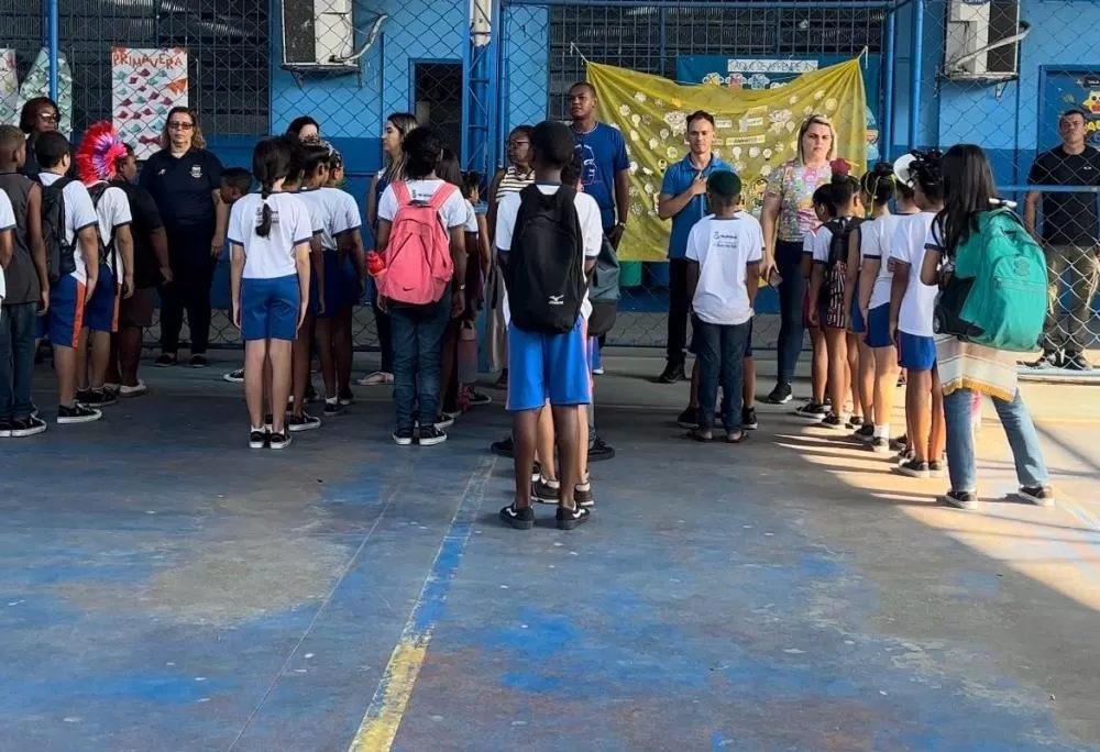 Nova Lei em Esperantina Torna Obrigatória Execução de Hinos e Proíbe Músicas Impróprias nas Escolas