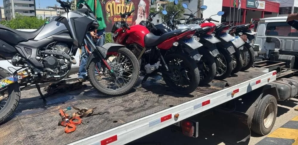 Polícia Militar surpreende “turma do grau”, apreende 23 motos e conduz mais de 25 jovens à delegacia em Bacabal