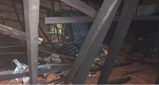  Telhado de igreja desaba e deixa 12 pessoas feridas em Caxias, no MA