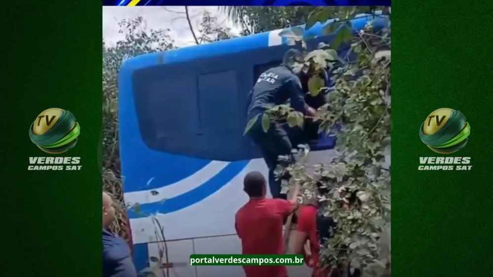 Ônibus sai da pista e deixa passageiros feridos na BR-343, no Piauí