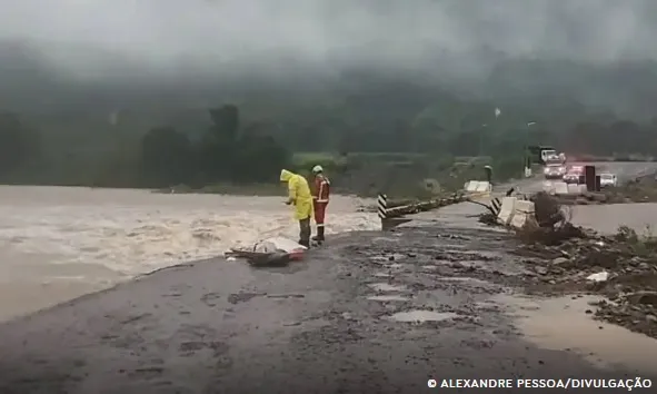 Rio Grande do Sul inicia semana com alerta para forte tempestade