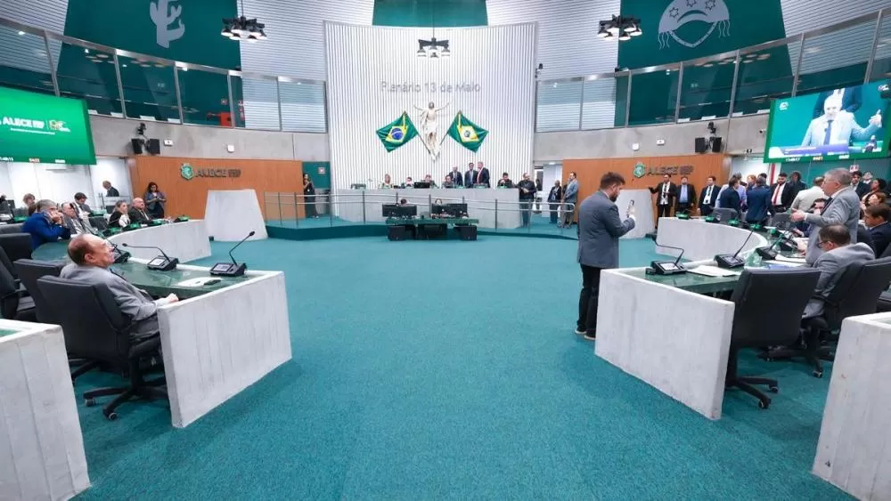 ALECE aprova medidas propostas pelo governador Elmano de Freitas