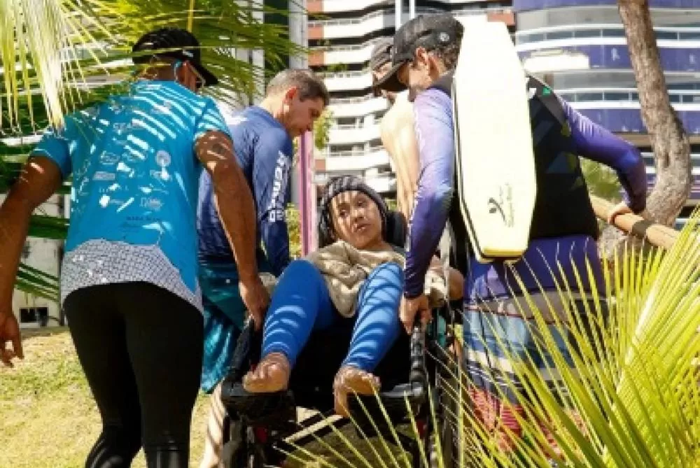 Fortaleza: pessoas com deficiência enfrentam barreiras para acessar o mar