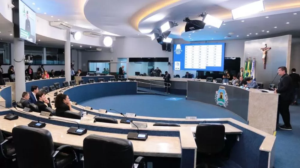 “Lei Felca” une base e oposição na Câmara de Vereadores de Fortaleza