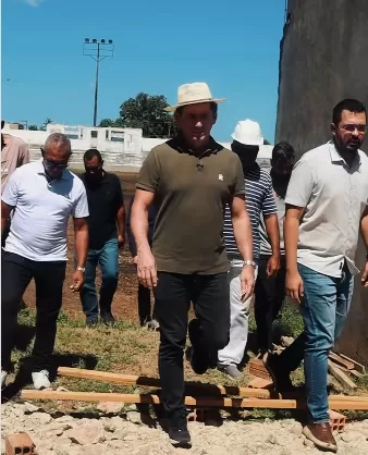 Prefeito de Coroatá-MA comemora inicio das obras de revitalização do Estádio Municipal