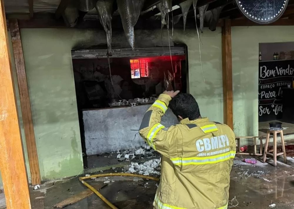Fogo destrói quiosque no Corredor Cultural de Esperantina
