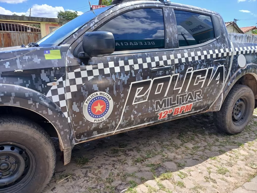 PM intercepta dupla com drogas em Lagoa de São Francisco