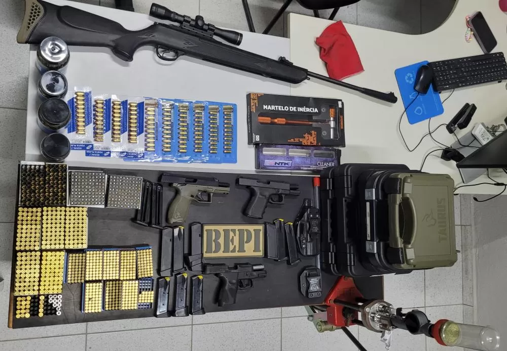 Polícia encontra grande quantidade de armas e munições em casa no litoral do Piauí