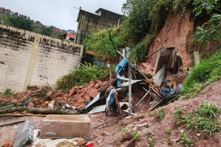 Sobe para 3 o número de mortes causadas pelas chuvas em SP