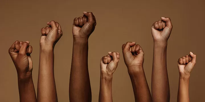 Renda baixa e racismo impedem conclusão do ensino básico, diz pesquisa