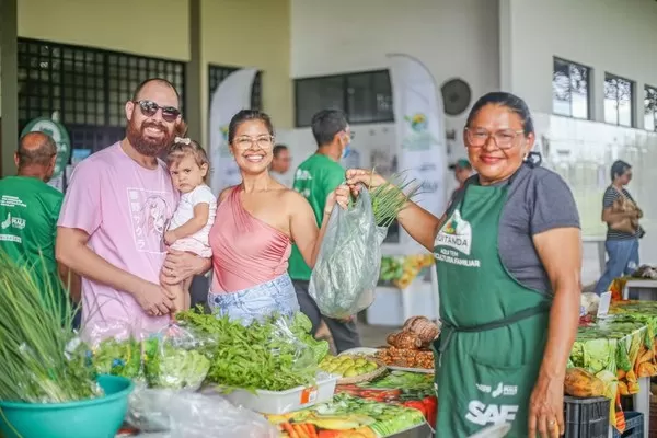 Feira da Agricultura Familiar chegou à Alepi pela primeira vez nesta segunda (8)