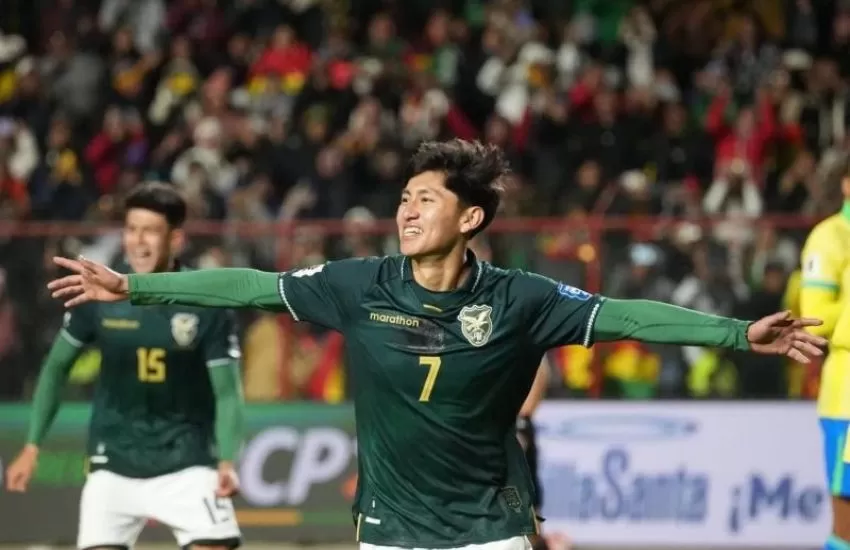 Bolívia derrota o Brasil a 4 mil metros de altitude e garante vaga na repescagem mundial.