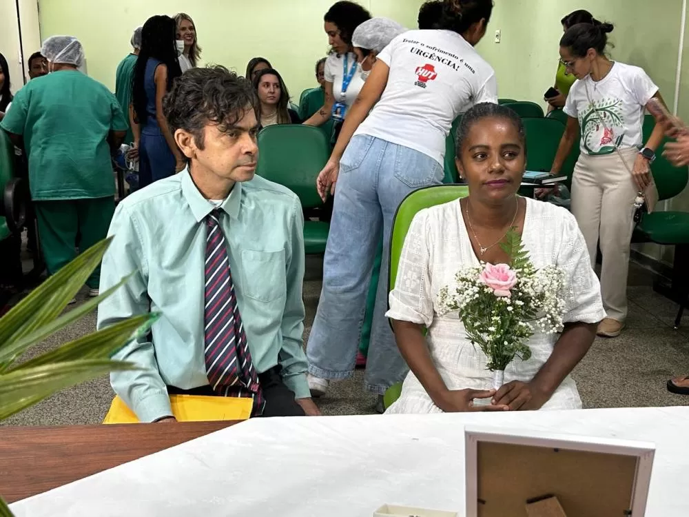 Paciente em estado paliativo realiza sonho e se casa em hospital de Teresina