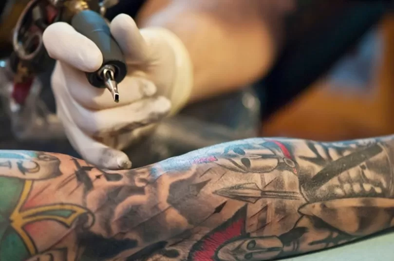 Anvisa suspende venda de anestésico para tatuagem