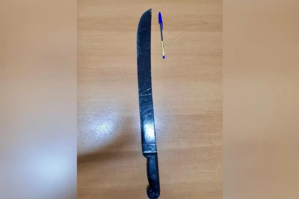 Suspeito de estuprar esposa ataca policiais com facão e é preso em Sorocaba, interior de São Paulo