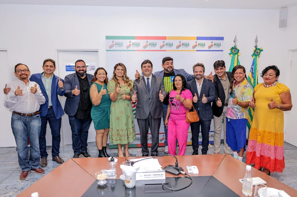 Rafael Fonteles recebe elenco e auncia sequência do filme 'Ai Que Vida“