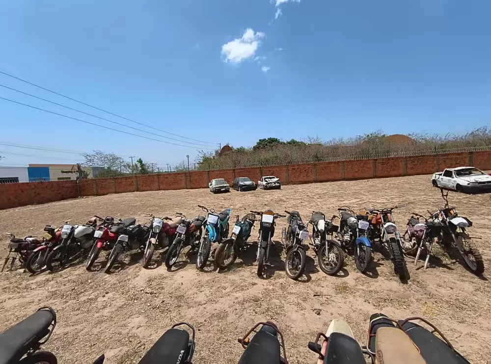 Leilão de veículos e sucatas do Detran tem 155 itens com valores de R$ 20 a R$ 17 mil