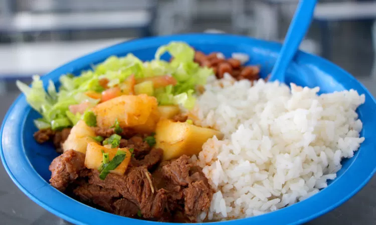 Escolas precisam melhorar qualidade da merenda, aponta Unesco