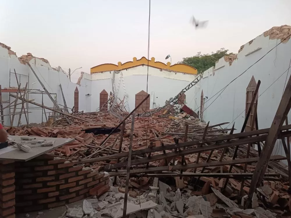 Teto de capela desaba em Porto horas antes de novena