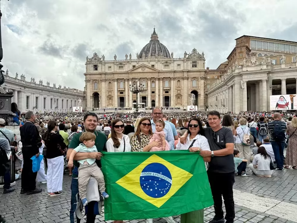 Bebê cearense é escolhida para encontro com Papa Leão XIV no Vaticano