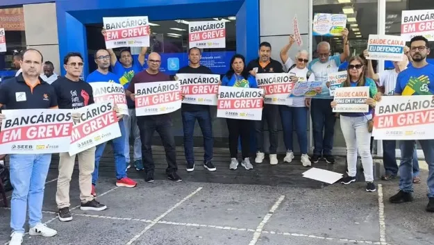 Greve da Caixa chega ao fim após decisão do TST; agências reabrem nesta quarta