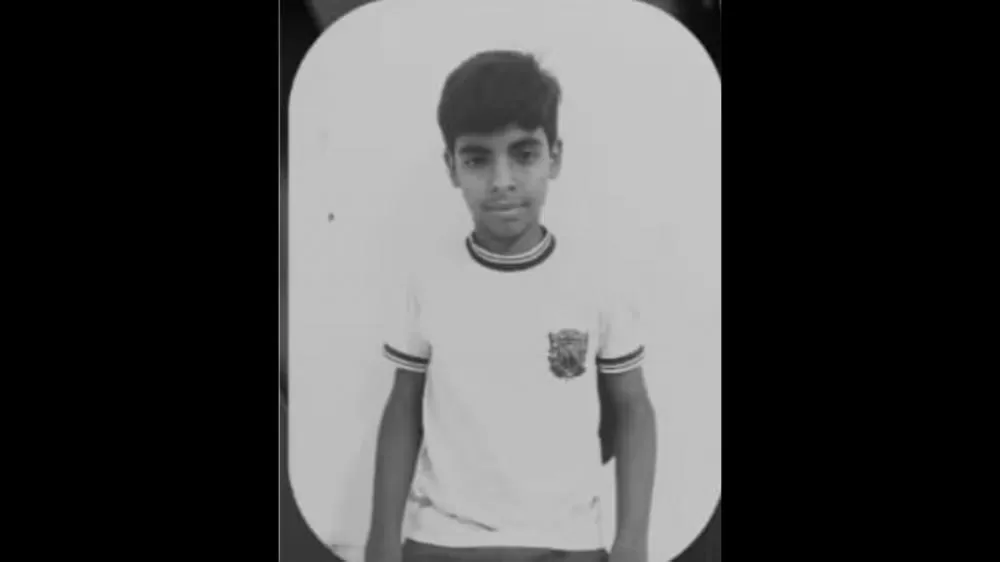 Familiares e amigos de menino de 12 anos morto por bala perdida prestam últimas homenagens em velório