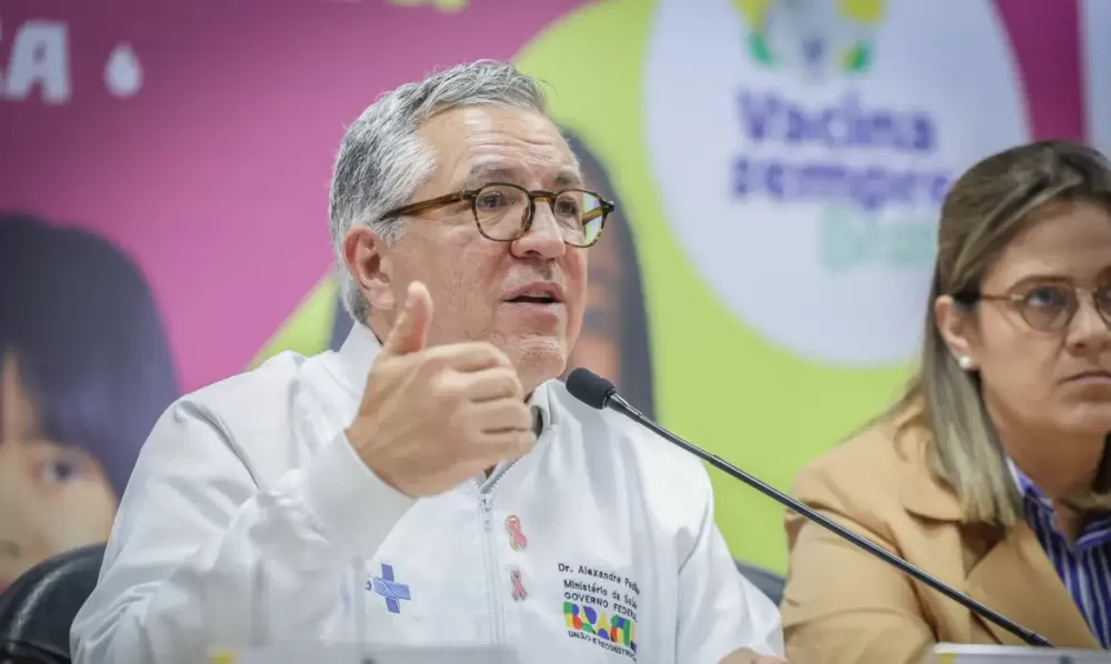 Ministro da Saúde faz apelo por atualização da caderneta vacinal das crianças