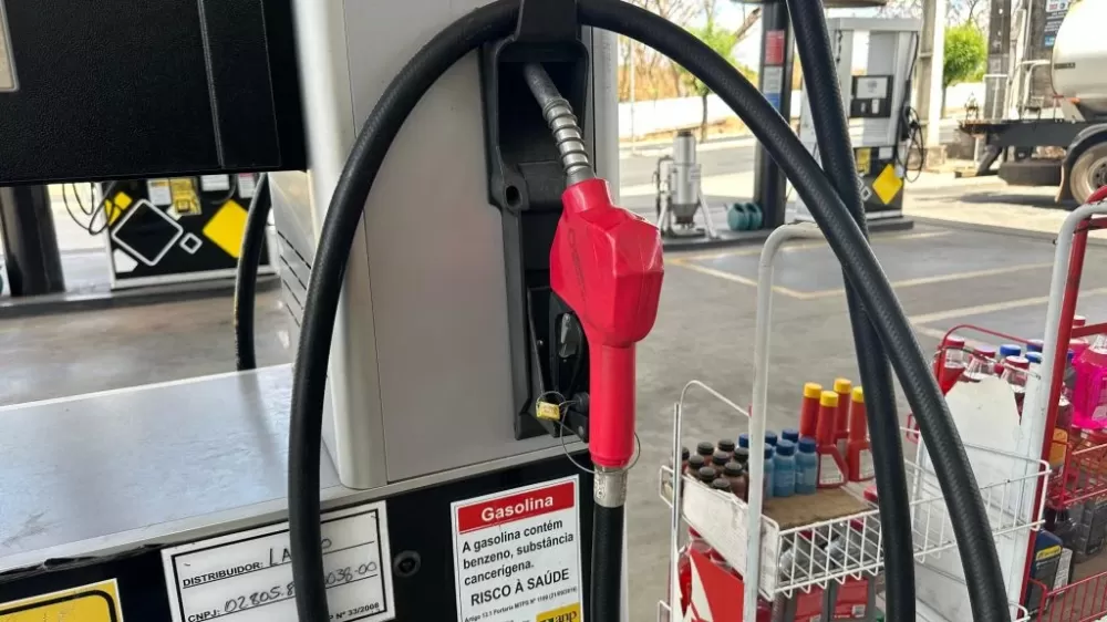 Posto de combustível é interditado por vender gasolina adulterada na Zona Leste de Teresina 