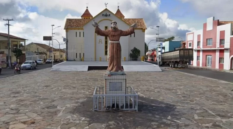 Proposta de remover estátua de São Francisco gera polêmica em Piripiri