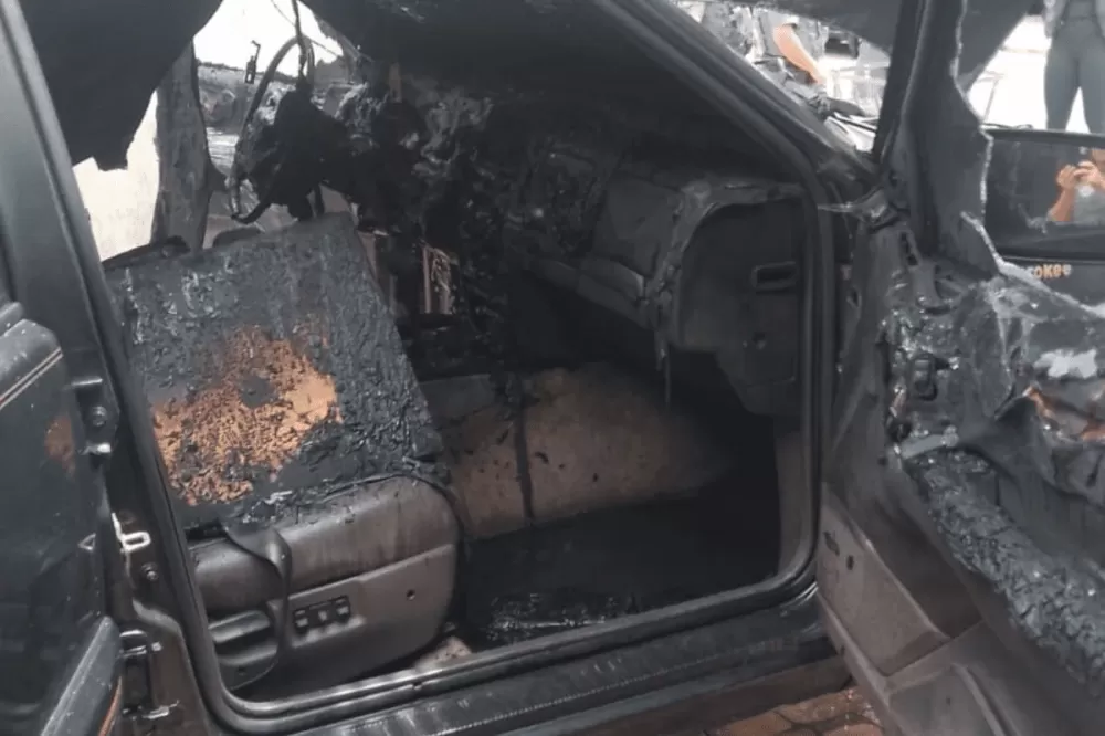 Mulher é presa após incendiar carro com o próprio filho dentro em SP