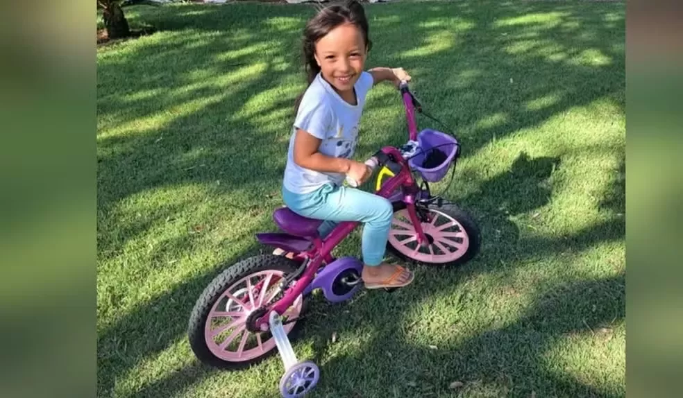 Mãe e padrasto confessam assassinato de menina achada concretada