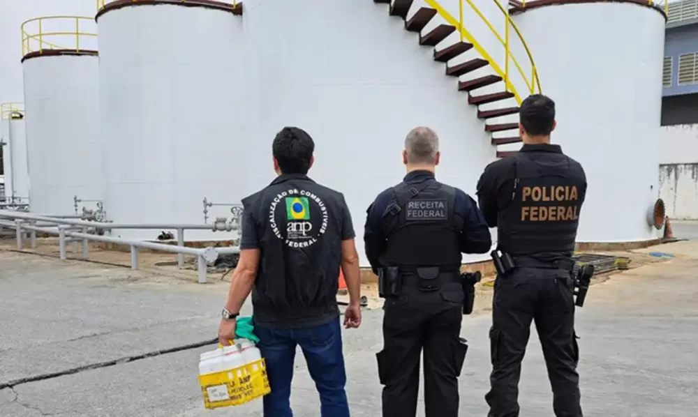 Operação fiscaliza 24 empresas por suspeita de uso de metanol em bebidas alcoólicas