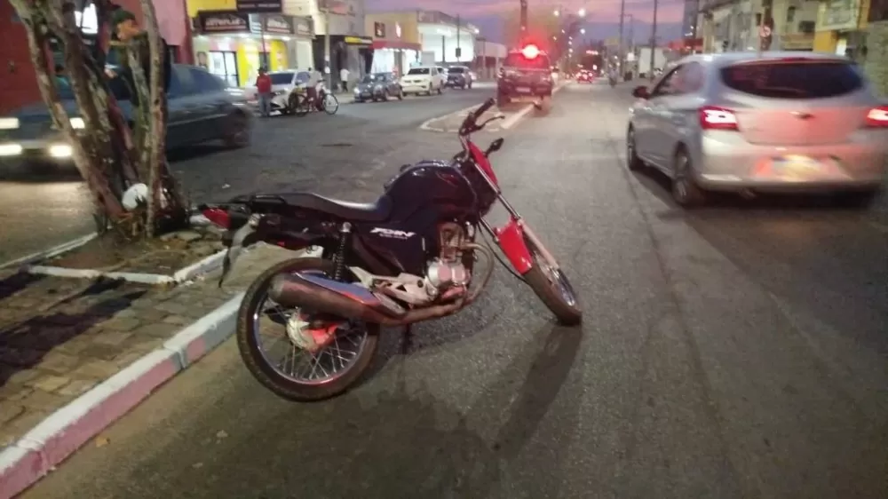 Empresário reage a tentativa de assalto a loja de celulares e é baleado em Teresina