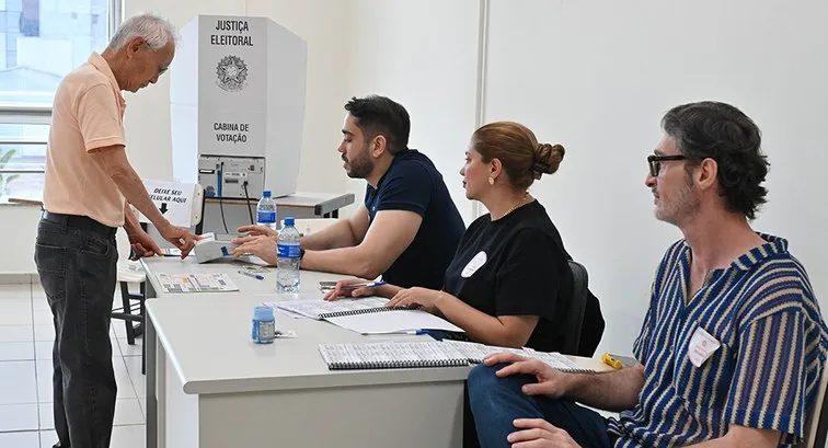 tenção para locais de votação