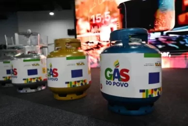 Gás do Povo começa a recarga gratuita de botijão até o fim de novembro; veja quem tem direito