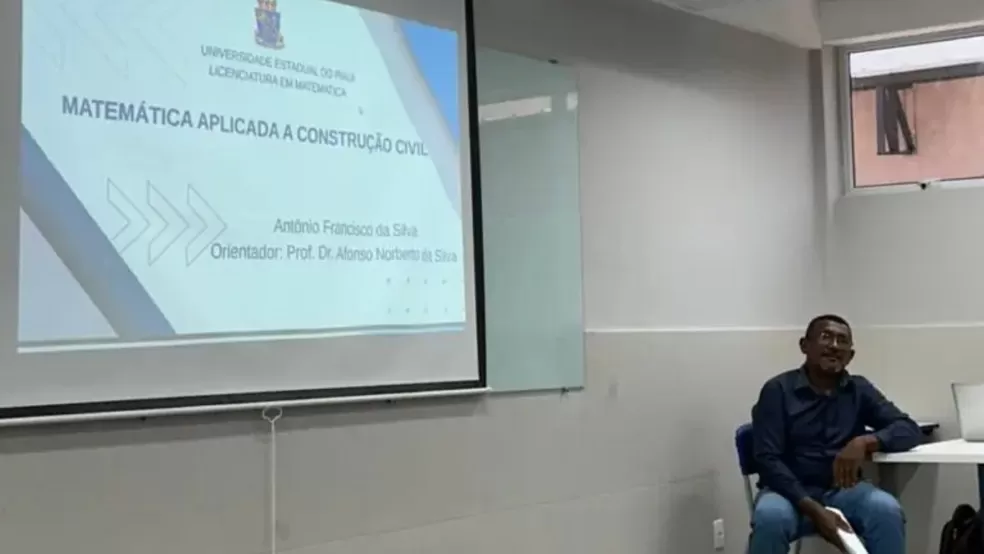 Pedreiro se forma em Matemática aos 55 anos